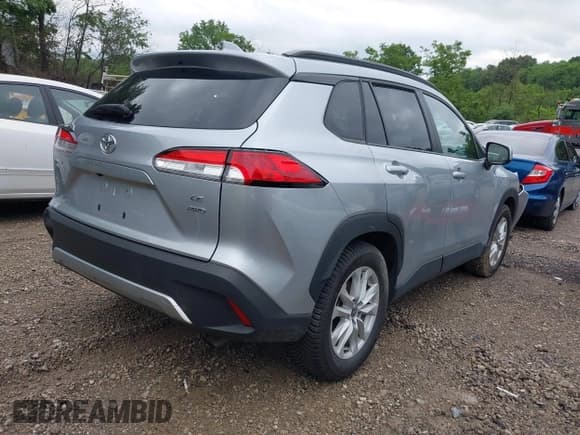 ✅ 2022 Toyota Corolla Cross LE • VIN: 7MUCAABG2NV001543 • Lot: 42540015. Wystawiony na IAAI z przebiegiem 15 659 mil. Bezpłatny archiwum sprzedaży aukcyjnych z USA i szczegółowy raport historii pojazdu na DreamBid. Zdjęcie 4.