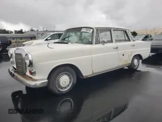 ✅ 1966 Mercedes-Benz 230 • VIN: 11001110007945 • Лот: 91738035. Опубликован ранее на Copart с пробегом 93 352 миль. Бесплатный доступ к архиву аукционных продаж из США и подробный отчёт об истории автомобиля на DreamBid. Изображение 1.