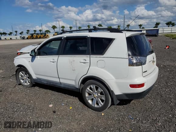 ✅ 2011 Mitsubishi Outlander ES • VIN: JA4AS2AW2BU010340 • Lot: 82574705. Listed on Copart with 182,579 mi. Free auction sales archive from the USA and detailed vehicle history report at DreamBid. Image 2.
