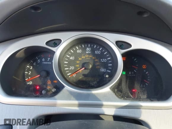 ✅ 2004 Toyota Highlander • VIN: JTEGP21A740025122 • Lot: 43899566. Wystawiony na IAAI z przebiegiem 291 788 mil. Bezpłatny archiwum sprzedaży aukcyjnych z USA i szczegółowy raport historii pojazdu na DreamBid. Zdjęcie 7.