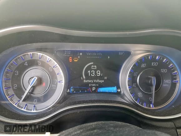 ✅ 2018 Chrysler 300 Touring L • VIN: 2C3CCAAG5JH320826 • Лот: 84004295. Опубликован ранее на Copart с пробегом 87 085 миль. Бесплатный доступ к архиву аукционных продаж из США и подробный отчёт об истории автомобиля на DreamBid. Изображение 9.