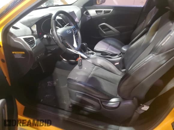 ✅ 2013 Hyundai Veloster w/Gray Int • VIN: KMHTC6AD1DU123275 • Lot: 81705064. Wystawiony na Copart z przebiegiem 72 252 mil. Bezpłatny archiwum sprzedaży aukcyjnych z USA i szczegółowy raport historii pojazdu na DreamBid. Zdjęcie 7.