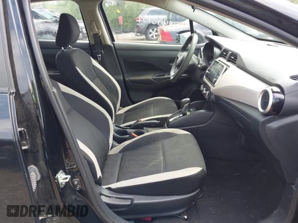 ✅ 2021 Nissan Versa SV • VIN: 3N1CN8EVXML834368 • Lot: 42406754. Wystawiony na IAAI z przebiegiem 99 696 mil. Bezpłatny archiwum sprzedaży aukcyjnych z USA i szczegółowy raport historii pojazdu na DreamBid. Zdjęcie 8.