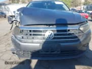 ✅ 2019 Volkswagen Jetta SEL Premium • VIN: 3VWG57BU5KM166049 • Lot: 43520258. Wystawiony na IAAI z przebiegiem 181 644 mil. Bezpłatny archiwum sprzedaży aukcyjnych z USA i szczegółowy raport historii pojazdu na DreamBid. Zdjęcie 6.