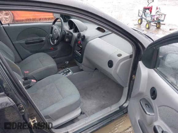 ✅ 2005 Chevrolet Aveo LT • VIN: KL1TG52605B480079 • Lot: 41757862. Wystawiony na IAAI z przebiegiem 163 561 mil. Bezpłatny archiwum sprzedaży aukcyjnych z USA i szczegółowy raport historii pojazdu na DreamBid. Zdjęcie 5.