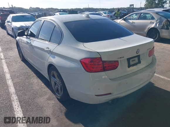✅ 2015 BMW 3 Series 328i xDrive • VIN: WBA3B5G58FNS14703 • Lot: 43357969. Listed on IAAI with 112,214 mi. Free auction sales archive from the USA and detailed vehicle history report at DreamBid. Image 3.