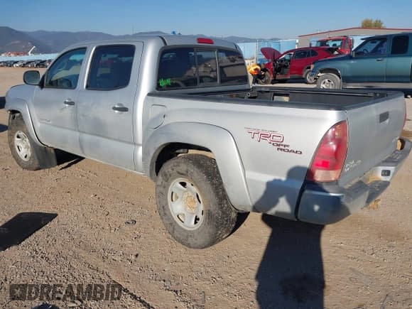 ✅ 2006 Toyota Tacoma • VIN: 3TMLU42N96M004572 • Lot: 43189414. Listed on IAAI with 121,310 mi. Free auction sales archive from the USA and detailed vehicle history report at DreamBid. Image 3.