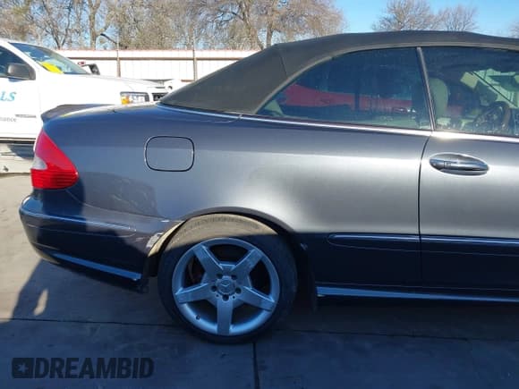 ✅ 2009 Mercedes-Benz CLK 350 • VIN: WDBTK56FX9T109978 • Lot: 41406826. Listed on IAAI with 59,043 mi. Free auction sales archive from the USA and detailed vehicle history report at DreamBid. Image 17.