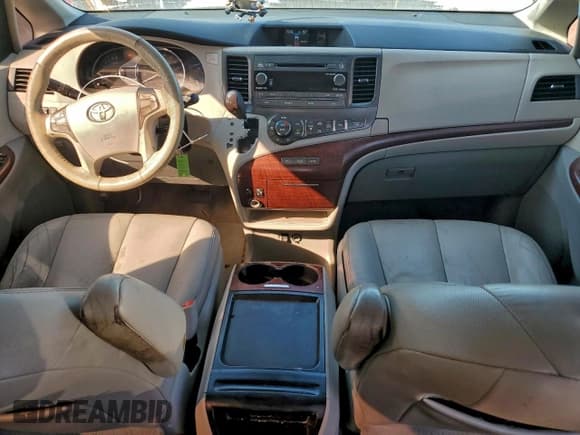 ✅ 2011 Toyota Sienna XLE • VIN: 5TDYK3DC4BS109404 • Lot: 92931805. Listed on Copart with 188,294 mi. Free auction sales archive from the USA and detailed vehicle history report at DreamBid. Image 8.