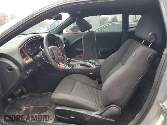 ✅ 2018 Dodge Challenger R/T • VIN: 2C3CDZBT8JH211655 • Lot: 86293584. Wystawiony na Copart z przebiegiem 61 667 mil. Bezpłatny archiwum sprzedaży aukcyjnych z USA i szczegółowy raport historii pojazdu na DreamBid. Zdjęcie 7.