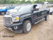 ✅ 2018 GMC Sierra 2500HD Denali • VIN: 1GT12UEY7JF144938 • Lot: 42998012. Wystawiony na IAAI z przebiegiem 83 391 mil. Bezpłatny archiwum sprzedaży aukcyjnych z USA i szczegółowy raport historii pojazdu na DreamBid. Zdjęcie 18.