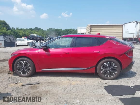 ✅ 2024 Kia EV6 GT-Line • VIN: KNDC44LA6R5218182 • Lot: 42688128. Wystawiony na IAAI z przebiegiem 4 263 mil. Bezpłatny archiwum sprzedaży aukcyjnych z USA i szczegółowy raport historii pojazdu na DreamBid. Zdjęcie 14.