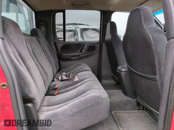 ✅ 2000 Dodge Dakota Sport • VIN: 1B7GG2AN1YS698330 • Lot: 43541235. Wystawiony na Copart z przebiegiem 160 505 mil. Bezpłatny archiwum sprzedaży aukcyjnych z USA i szczegółowy raport historii pojazdu na DreamBid. Zdjęcie 11.