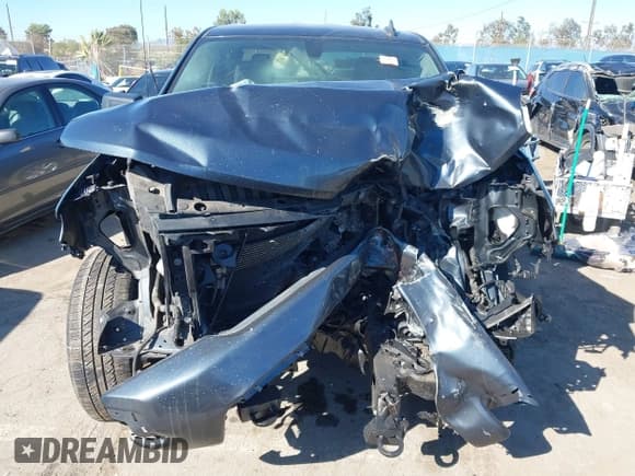 ✅ 2020 Chevrolet Silverado 1500 Custom • VIN: 1GCRWBEF7LZ133417 • Lot: 43470312. Wystawiony na IAAI z przebiegiem 107 761 mil. Bezpłatny archiwum sprzedaży aukcyjnych z USA i szczegółowy raport historii pojazdu na DreamBid. Zdjęcie 12.