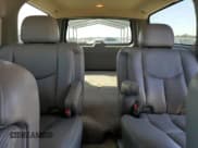 ✅ 2003 Chevrolet Suburban Z71 • VIN: 3GNFK16Z03G179485 • Lot: 70593555. Wystawiony na Copart z przebiegiem 203 634 mil. Bezpłatny archiwum sprzedaży aukcyjnych z USA i szczegółowy raport historii pojazdu na DreamBid. Zdjęcie 10.