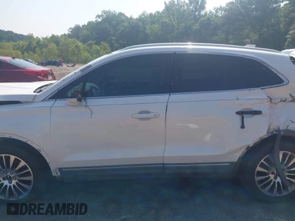 ✅ 2016 Lincoln MKC Reserve • VIN: 5LMCJ3C9XGUJ24214 • Lot: 43003723. Wystawiony na IAAI z przebiegiem Nie podano. Bezpłatny archiwum sprzedaży aukcyjnych z USA i szczegółowy raport historii pojazdu na DreamBid. Zdjęcie 15.