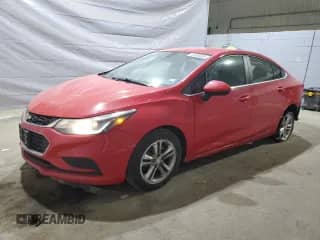 2018 Chevrolet Cruze LT z VIN 1G1BE5SM6J7130373, wystawiony jako Copart lot #70095855 z przebiegiem 135 592 mil mil oraz Szkoda całkowita • Salvage title. Historia ofert i sprzedaży dostępna na DreamBid. Obrazek 1.