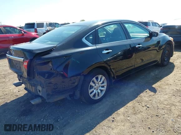 ✅ 2017 Nissan Altima SR • VIN: 1N4AL3APXHN333898 • Lot: 43213255. Listed on IAAI with 118,034 mi. Free auction sales archive from the USA and detailed vehicle history report at DreamBid. Image 4.