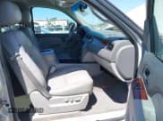 ✅ 2012 GMC Yukon XL SLT • VIN: 1GKS2LE74CR100438 • Lot: 42319226. Wystawiony na IAAI z przebiegiem 172 628 mil. Bezpłatny archiwum sprzedaży aukcyjnych z USA i szczegółowy raport historii pojazdu na DreamBid. Zdjęcie 5.