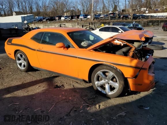 ✅ 2012 Dodge Challenger SXT Plus • VIN: 2C3CDYAG8CH141480 • Lot: 46976744. Wystawiony na Copart z przebiegiem Nie podano. Bezpłatny archiwum sprzedaży aukcyjnych z USA i szczegółowy raport historii pojazdu na DreamBid. Zdjęcie 4.