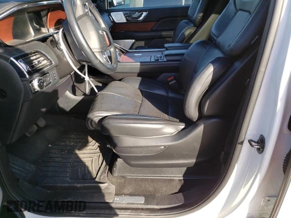 ✅ 2021 Lincoln Navigator Reserve • VIN: 5LMJJ3LT6MEL00670 • Lot: 37764053. Wystawiony na Copart z przebiegiem 18 324 mil. Bezpłatny archiwum sprzedaży aukcyjnych z USA i szczegółowy raport historii pojazdu na DreamBid. Zdjęcie 7.