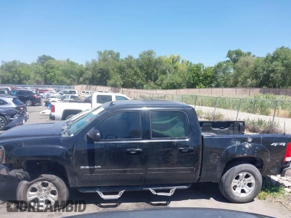✅ 2010 GMC Sierra 1500 • VIN: 3GTXKWE24AG234306 • Лот: 42827210. Опубликован ранее на IAAI с пробегом 233 810 миль. Бесплатный доступ к архиву аукционных продаж из США и подробный отчёт об истории автомобиля на DreamBid. Изображение 14.