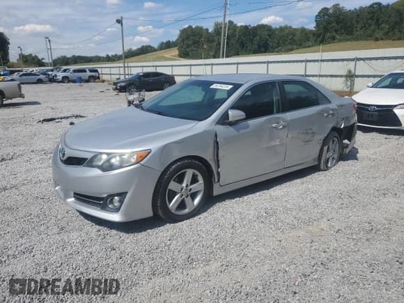 ✅ 2014 Toyota Camry SE • VIN: 4T1BF1FK9EU747744 • Lot: 84764235. Wystawiony na Copart z przebiegiem 224 206 mil. Bezpłatny archiwum sprzedaży aukcyjnych z USA i szczegółowy raport historii pojazdu na DreamBid. Zdjęcie 1.