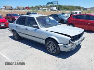 ✅ 1990 BMW 3 Series • VIN: WBAAD2319LED28338 • Lot: 42249536. Wystawiony na IAAI z przebiegiem 218 988 mil. Bezpłatny archiwum sprzedaży aukcyjnych z USA i szczegółowy raport historii pojazdu na DreamBid. Zdjęcie 1.