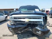 ✅ 2019 Chevrolet Silverado 2500HD High Country • VIN: 1GC1KUEY8KF157408 • Lot: 43223575. Wystawiony na IAAI z przebiegiem 131 751 mil. Bezpłatny archiwum sprzedaży aukcyjnych z USA i szczegółowy raport historii pojazdu na DreamBid. Zdjęcie 12.