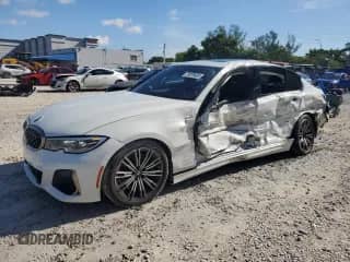 2020 BMW 3 Series M340i z VIN WBA5U7C01LAF54290, wystawiony jako Copart lot #71979635 z przebiegiem 46 836 mil mil oraz Szkoda całkowita • Salvage title. Historia ofert i sprzedaży dostępna na DreamBid. Obrazek 1.
