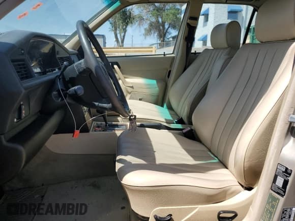 ✅ 1993 Mercedes-Benz 190 • VIN: WDBDA28D1PG089658 • Лот: 58623165. Опубликован ранее на Copart с пробегом 132 317 миль. Бесплатный доступ к архиву аукционных продаж из США и подробный отчёт об истории автомобиля на DreamBid. Изображение 7.