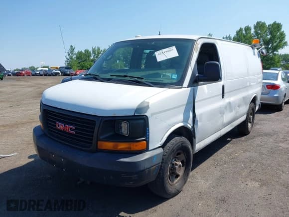 ✅ 2008 GMC Savana • VIN: 1GTHG35K281193431 • Lot: 42519607. Listed on IAAI with 142,338 mi. Free auction sales archive from the USA and detailed vehicle history report at DreamBid. Image 2.