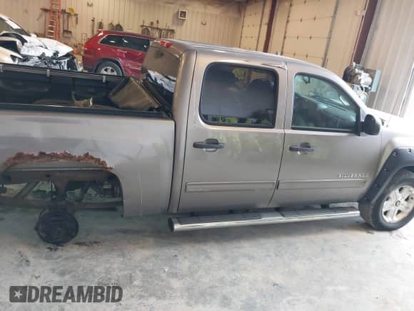 2012 Chevrolet Silverado 1500 LT с VIN 1GCPKSE7XCF155943, выставлен на аукционе IAAI как лот 43543517 с пробегом 136 614 миль миль и . История ставок и продаж доступна на DreamBid. Изображение 13.