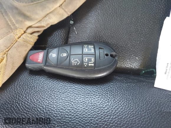 ✅ 2016 Chrysler Town & Country Touring • VIN: 2C4RC1BGXGR173457 • Lot: 42952722. Wystawiony na IAAI z przebiegiem 147 191 mil. Bezpłatny archiwum sprzedaży aukcyjnych z USA i szczegółowy raport historii pojazdu na DreamBid. Zdjęcie 11.