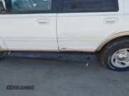 ✅ 1998 Ford Expedition XLT • VIN: 1FMPU18L6WLA67373 • Lot: 41786793. Wystawiony na IAAI z przebiegiem 170 949 mil. Bezpłatny archiwum sprzedaży aukcyjnych z USA i szczegółowy raport historii pojazdu na DreamBid. Zdjęcie 6.