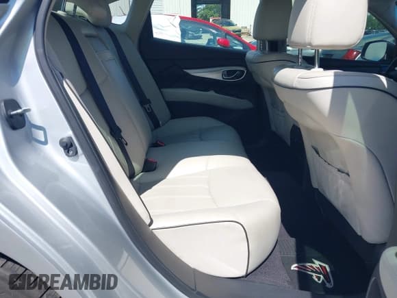 ✅ 2016 Infiniti Q70 • VIN: JN1BY1AP0GM220005 • Lot: 42830614. Listed on IAAI with 126,232 mi. Free auction sales archive from the USA and detailed vehicle history report at DreamBid. Image 8.