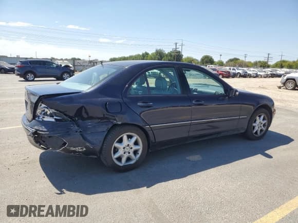 ✅ 2002 Mercedes-Benz C 230/260/280/320 • VIN: WDBRF61J72F252357 • Лот: 69651635. Опубликован ранее на Copart с пробегом 106 010 миль. Бесплатный доступ к архиву аукционных продаж из США и подробный отчёт об истории автомобиля на DreamBid. Изображение 3.