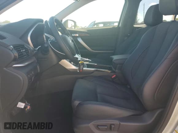 ✅ 2024 Mitsubishi Eclipse Cross SE • VIN: JA4ATWAA6RZ014817 • Lot: 89676215. Wystawiony na Copart z przebiegiem 2 703 mil. Bezpłatny archiwum sprzedaży aukcyjnych z USA i szczegółowy raport historii pojazdu na DreamBid. Zdjęcie 7.