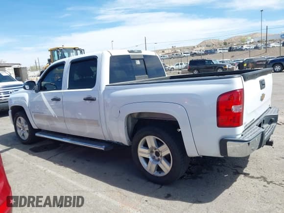 ✅ 2007 Chevrolet Silverado 1500 1LT • VIN: 3GCEC13J97G505483 • Lot: 41911656. Wystawiony na IAAI z przebiegiem 144 415 mil. Bezpłatny archiwum sprzedaży aukcyjnych z USA i szczegółowy raport historii pojazdu na DreamBid. Zdjęcie 14.