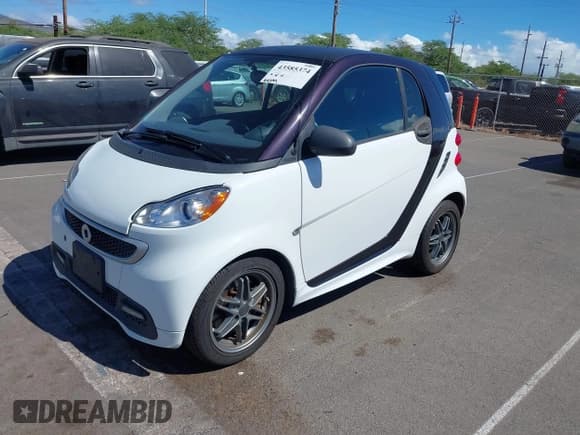 ✅ 2015 Smart fortwo Passion • VIN: WMEEJ3BA9FK815919 • Lot: 43585374. Wystawiony na IAAI z przebiegiem 84 599 mil. Bezpłatny archiwum sprzedaży aukcyjnych z USA i szczegółowy raport historii pojazdu na DreamBid. Zdjęcie 2.