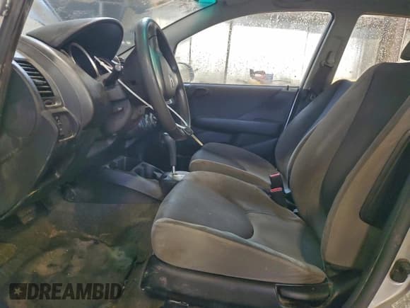 ✅ 2007 Honda Fit • VIN: JHMGD38407S801570 • Lot: 94377815. Wystawiony na Copart z przebiegiem 156 454 mil. Bezpłatny archiwum sprzedaży aukcyjnych z USA i szczegółowy raport historii pojazdu na DreamBid. Zdjęcie 7.