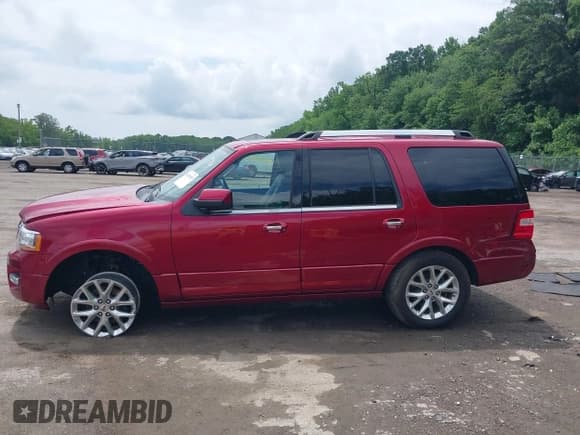 ✅ 2016 Ford Expedition Limited • VIN: 1FMJU2AT8GEF27371 • Lot: 42653033. Wystawiony na IAAI z przebiegiem 60 330 mil. Bezpłatny archiwum sprzedaży aukcyjnych z USA i szczegółowy raport historii pojazdu na DreamBid. Zdjęcie 15.