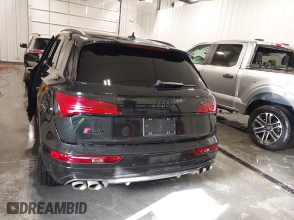 ✅ 2024 Audi SQ5 Premium Plus • VIN: WA1B4AFY4R2084321 • Лот: 41306969. Опубликован ранее на IAAI с пробегом 6 448 миль. Бесплатный доступ к архиву аукционных продаж из США и подробный отчёт об истории автомобиля на DreamBid. Изображение 17.