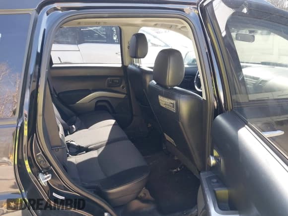 ✅ 2008 Mitsubishi Outlander SE • VIN: JA4LS31W48Z012603 • Лот: 41755894. Опубликован ранее на IAAI с пробегом 178 569 миль. Бесплатный доступ к архиву аукционных продаж из США и подробный отчёт об истории автомобиля на DreamBid. Изображение 8.