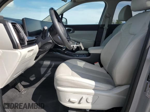 ✅ 2025 Kia Sorento S • VIN: 5XYRL4JC4SG338089 • Lot: 81413795. Listed on Copart with 10,151 mi. Free auction sales archive from the USA and detailed vehicle history report at DreamBid. Image 7.
