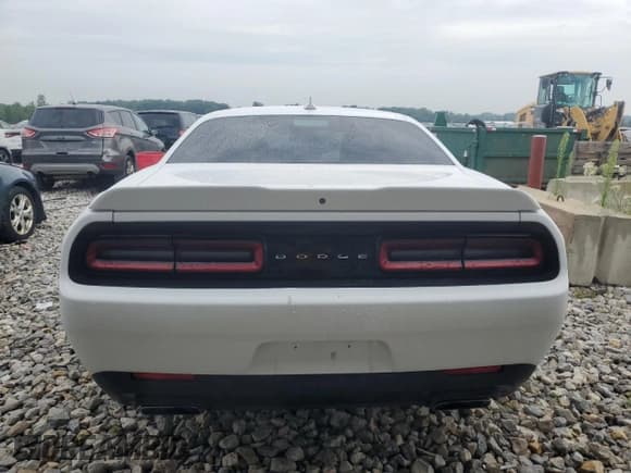 ✅ 2018 Dodge Challenger T/A • VIN: 2C3CDZBT2JH260012 • Lot: 65681334. Wystawiony na Copart z przebiegiem 62 756 mil. Bezpłatny archiwum sprzedaży aukcyjnych z USA i szczegółowy raport historii pojazdu na DreamBid. Zdjęcie 6.