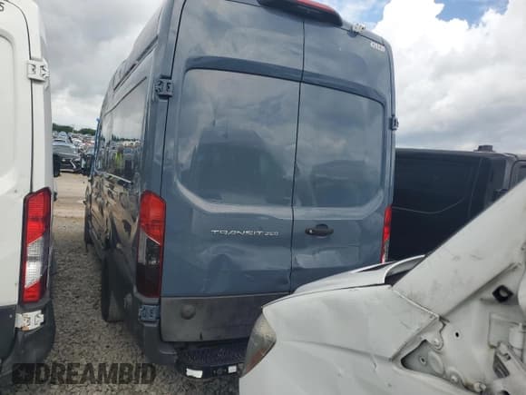 ✅ 2020 Ford Transit Cargo • VIN: 1FTBR3X89LKB13594 • Lot: 61134895. Wystawiony na Copart z przebiegiem 66 504 mil. Bezpłatny archiwum sprzedaży aukcyjnych z USA i szczegółowy raport historii pojazdu na DreamBid. Zdjęcie 2.