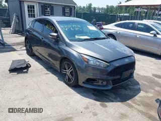 ✅ 2018 Ford Focus ST • VIN: 1FADP3L97JL238779 • Lot: 42547471. Wystawiony na IAAI z przebiegiem 88 446 mil. Bezpłatny archiwum sprzedaży aukcyjnych z USA i szczegółowy raport historii pojazdu na DreamBid. Zdjęcie 1.