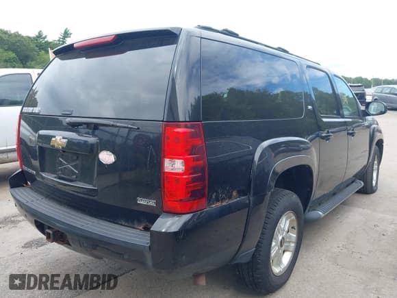 ✅ 2011 Chevrolet Suburban LT • VIN: 1GNSKJE31BR233032 • Lot: 42758398. Listed on IAAI with 167,514 mi. Free auction sales archive from the USA and detailed vehicle history report at DreamBid. Image 4.