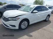 ✅ 2020 Volkswagen Jetta S • VIN: 3VWCB7BU9LM072698 • Lot: 43242362. Wystawiony na IAAI z przebiegiem 83 657 mil. Bezpłatny archiwum sprzedaży aukcyjnych z USA i szczegółowy raport historii pojazdu na DreamBid. Zdjęcie 2.
